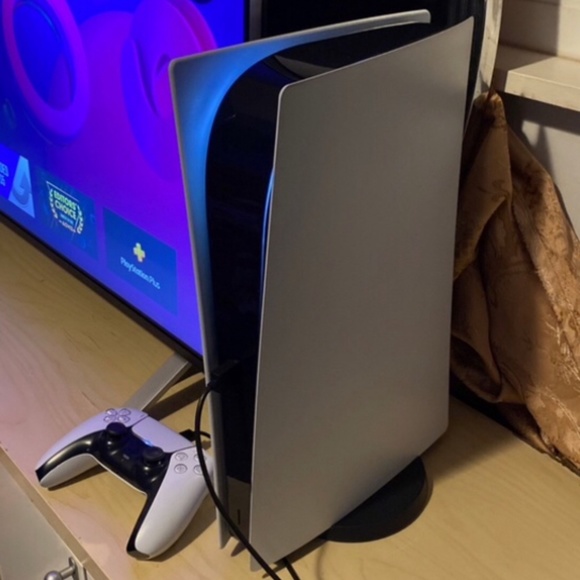 Used ps5 console disc version - Picture 2 of 3